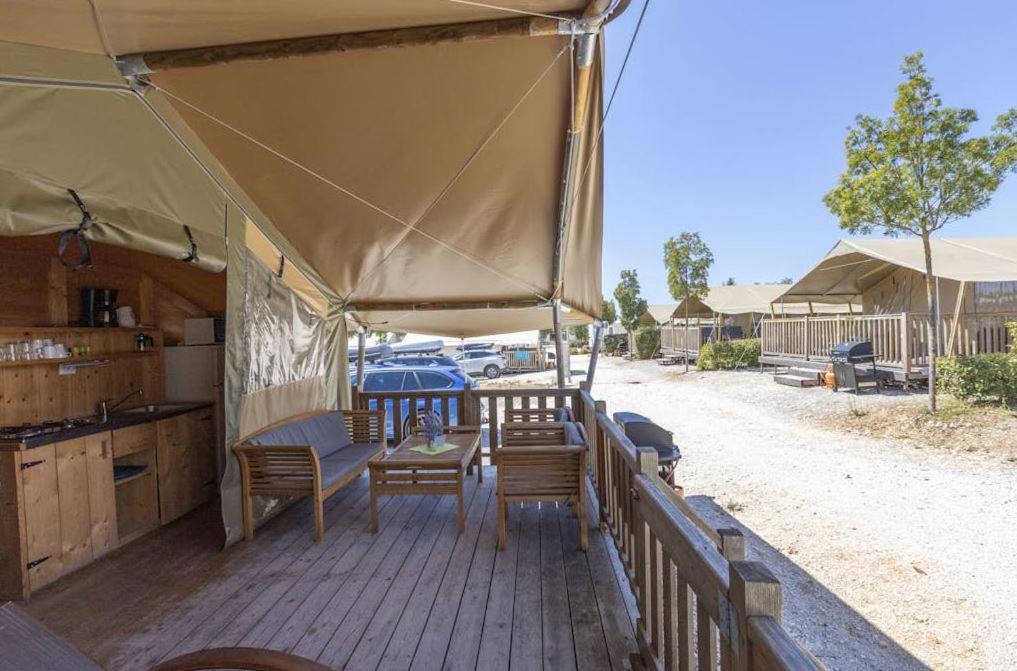 Easyatent Safari Tent Lanterna Červar-Porat Habitación foto